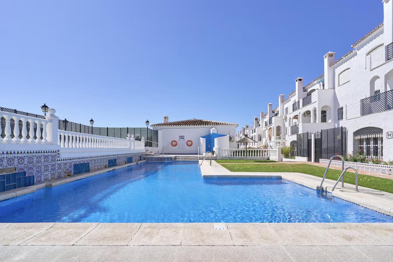 Villa Casa Lena Town House With Pool à Nerja Extérieur photo